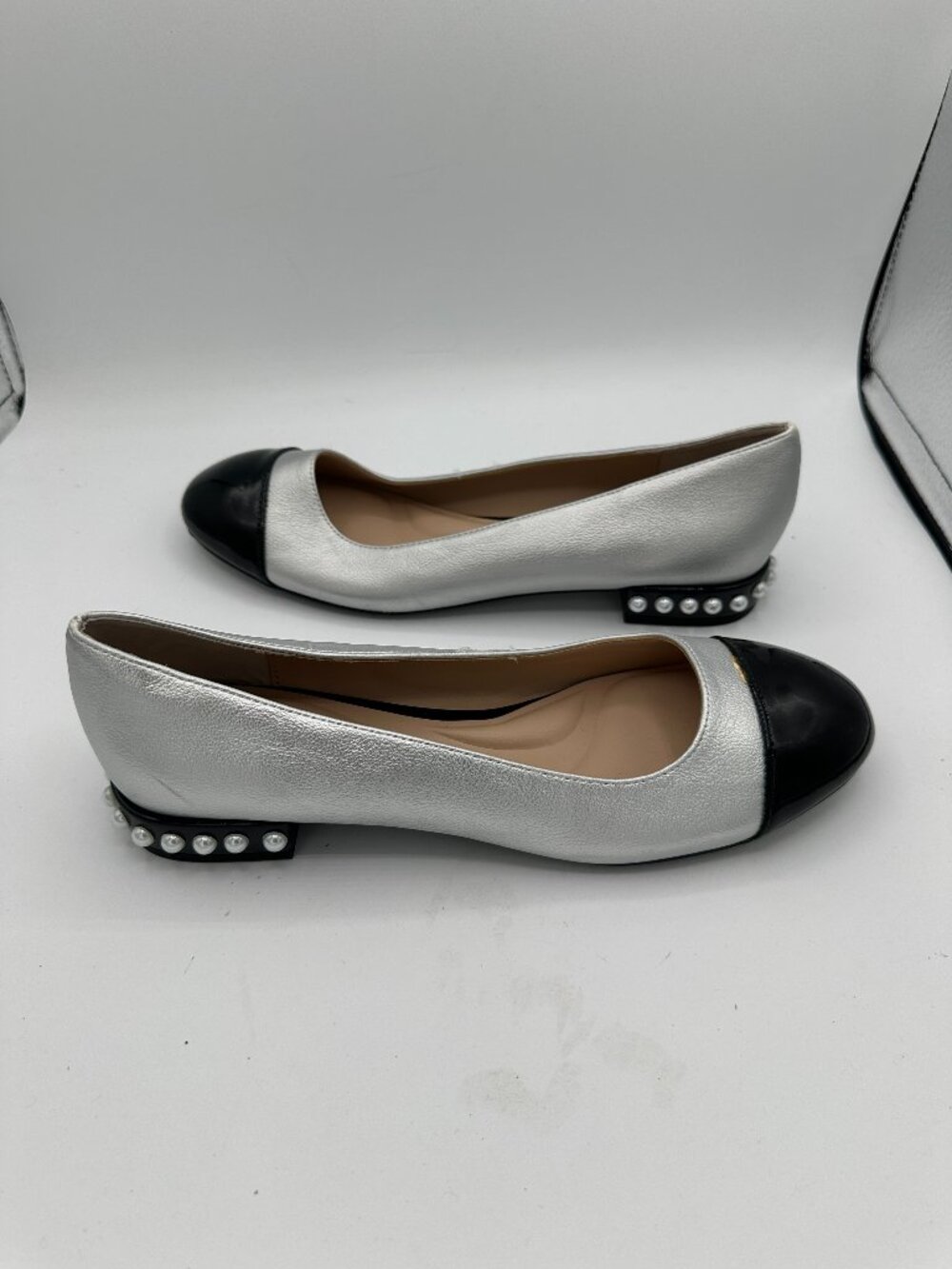 Adrienne Vittadini Corsage Flat Ballet Shoes Silver/Black Women's 9.5M